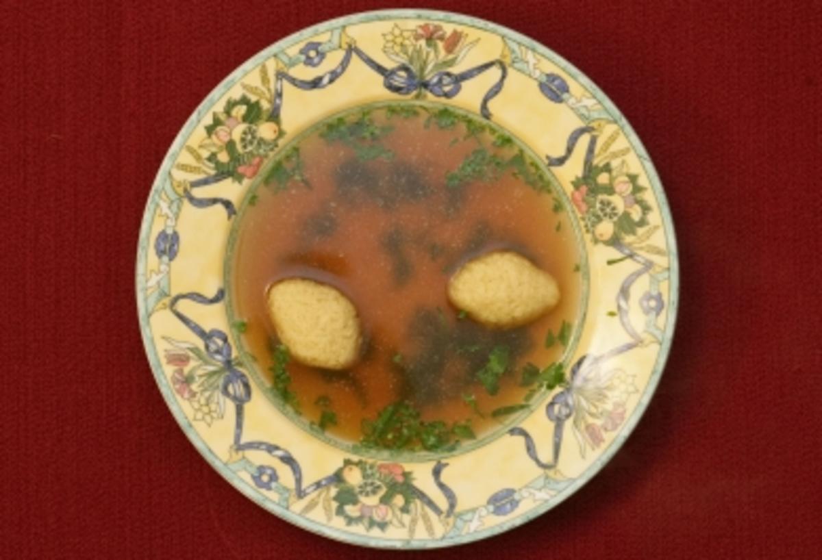 Griesklößchen-Suppe (Dolly Buster und Helena Dvorak) - Rezept