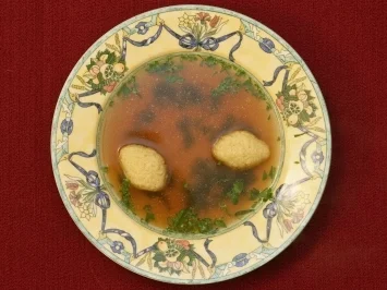 Griesklößchen-Suppe (Dolly Buster und Helena Dvorak) - Rezept