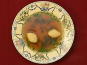 Rezept: Griesklรถรchen-Suppe (Dolly Buster und Helena Dvorak) Griesklรถรchen-Suppe (Dolly Buster und Helena Dvorak) - Rezept
