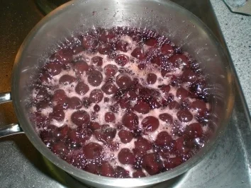 Rezept: Amarenakirschen....selber machen... Bild Nr. 2 Amarenakirschen....selber machen... - Rezept - Bild Nr. 2