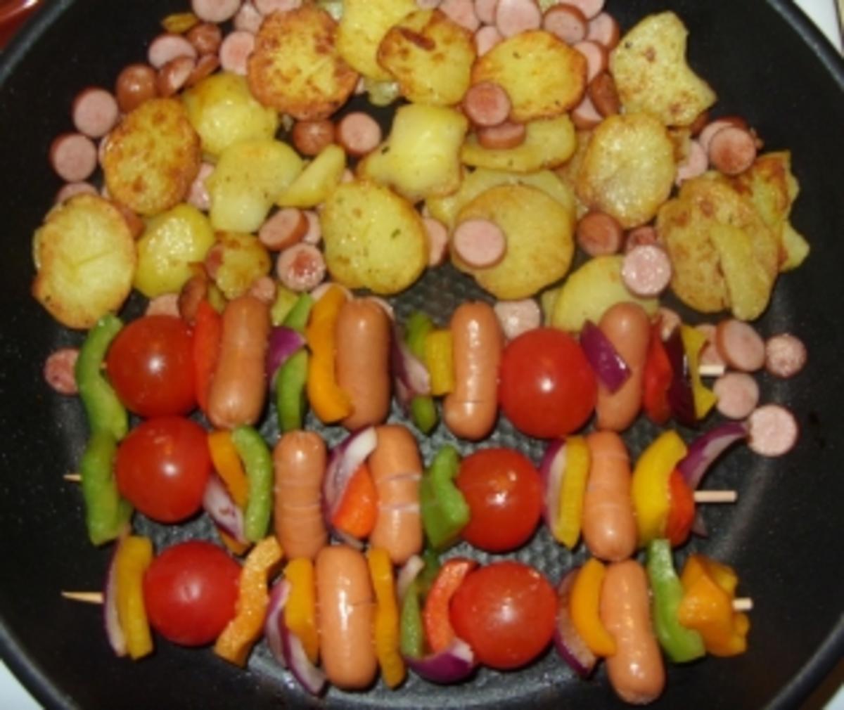 Linda´s Würstchen-Gemüsespieße mit gerösteten Wurst-Kartoffeln - Rezept - Bild Nr. 2
