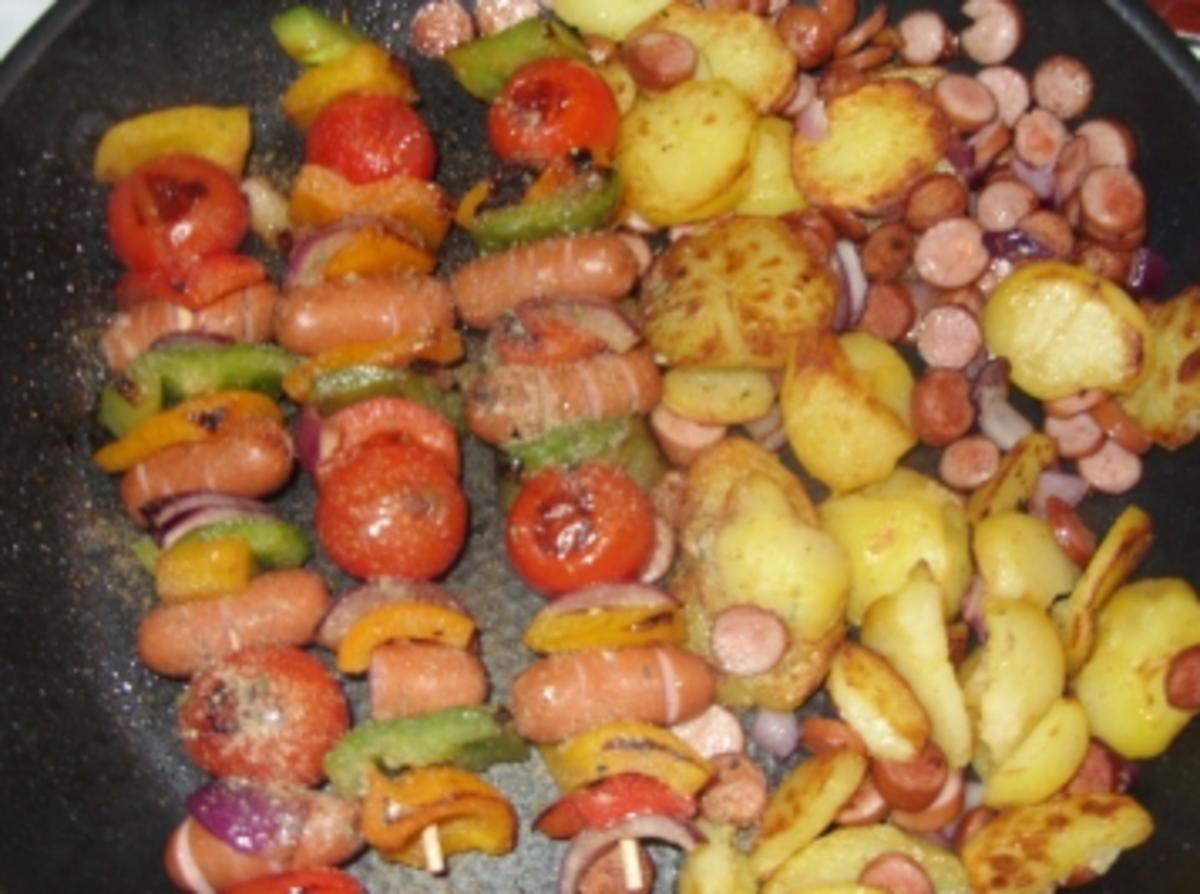 Linda´s Würstchen-Gemüsespieße mit gerösteten Wurst-Kartoffeln - Rezept - Bild Nr. 3