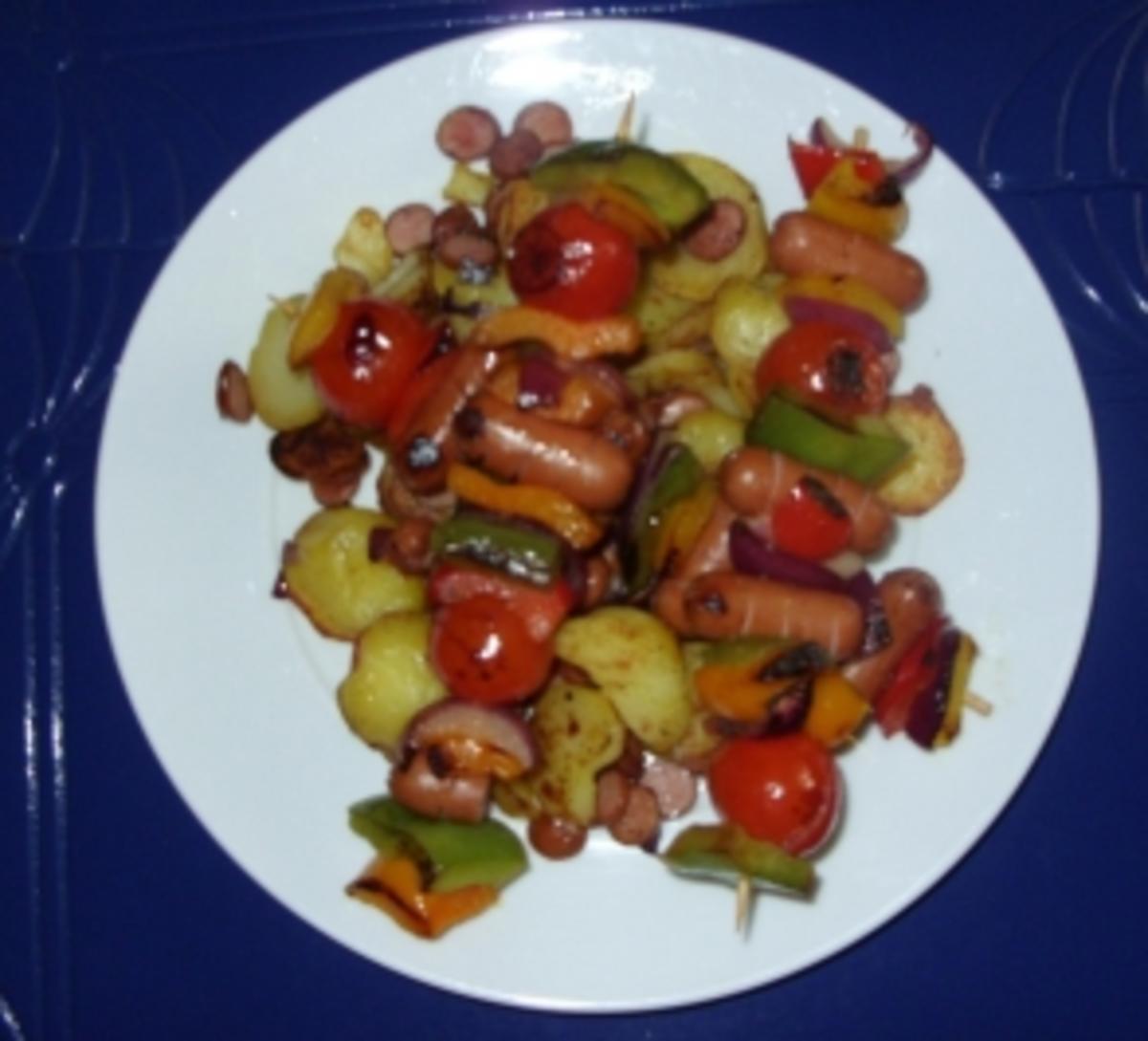 Linda´s Würstchen-Gemüsespieße mit gerösteten Wurst-Kartoffeln - Rezept - Bild Nr. 4