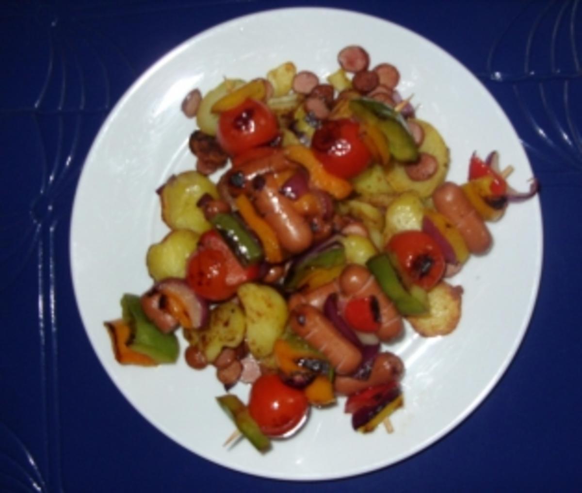 Linda´s Würstchen-Gemüsespieße mit gerösteten Wurst-Kartoffeln - Rezept - Bild Nr. 5