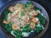 Asianudeln mit Tofu, Garnelen und Spinat - Rezept