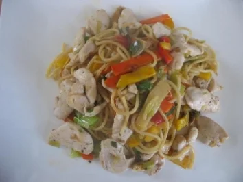 Rezept: Hähnchen trifft Spaghetti und Asiagemüse Hähnchen trifft Spaghetti und Asiagemüse - Rezept