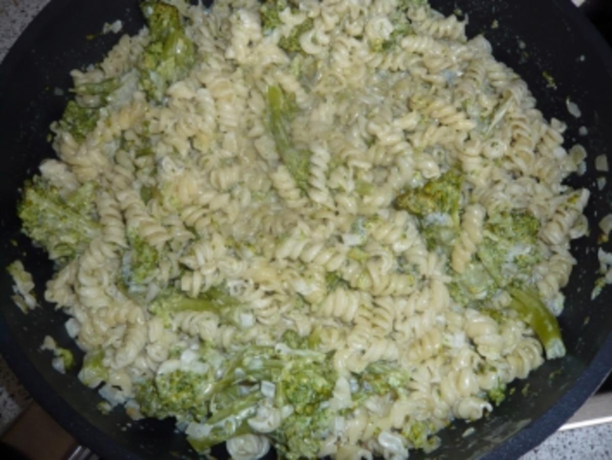Broccoli - Nudelpfanne mit Gorgonzolasauce - Rezept