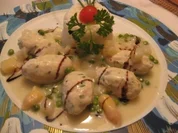 Geflügelnockeln in einer Sauce mit frischen Spargel , Erbsen & Butterreistimbale - Rezept