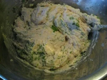 Geflügelnockeln in einer Sauce mit frischen Spargel , Erbsen & Butterreistimbale - Rezept - Bild Nr. 2