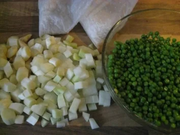 Geflügelnockeln in einer Sauce mit frischen Spargel , Erbsen & Butterreistimbale - Rezept - Bild Nr. 3