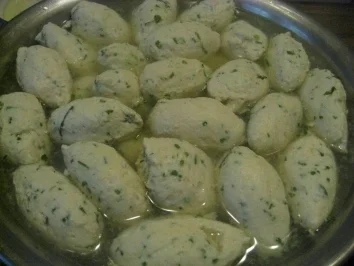 Geflügelnockeln in einer Sauce mit frischen Spargel , Erbsen & Butterreistimbale - Rezept - Bild Nr. 6