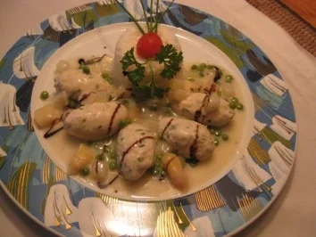 Geflügelnockeln in einer Sauce mit frischen Spargel , Erbsen & Butterreistimbale - Rezept - Bild Nr. 7
