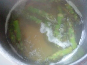 Rezept: Grüne Spargelcremesuppe mit Kresse Grüne Spargelcremesuppe mit Kresse - Rezept