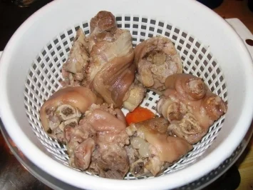 Bayr. Schmankerl: Teller-und Knöcherlsülze - Rezept - Bild Nr. 2