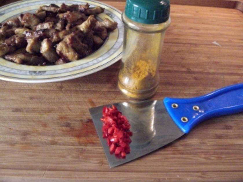 Chinesisches Schweinefleisch mit Kokosmilch - einfach - 74 kcal/100g