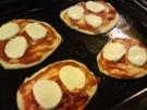 Pizzetta di Parma mit Mozzarella und Rucola - Rezept