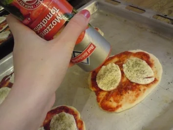 Pizzetta di Parma mit Mozzarella und Rucola - Rezept - Bild Nr. 5