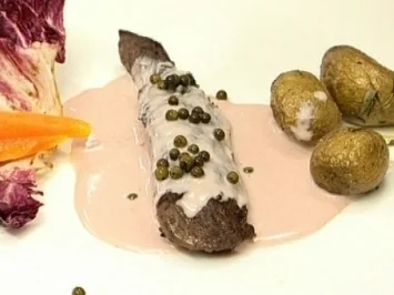 Rezept: Hasenfilets in Himbeersoße dazu Rosmarinkartoffeln und feiner Salat Hasenfilets in Himbeersoße dazu Rosmarinkartoffeln und feiner Salat - Rezept