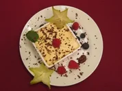 Zitrus-Parfait mit Waldbeeren und dunkler Soße - Rezept