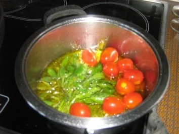 Blattsalat mit frittiertem Salbei und Tomätchen - Rezept - Bild Nr. 3