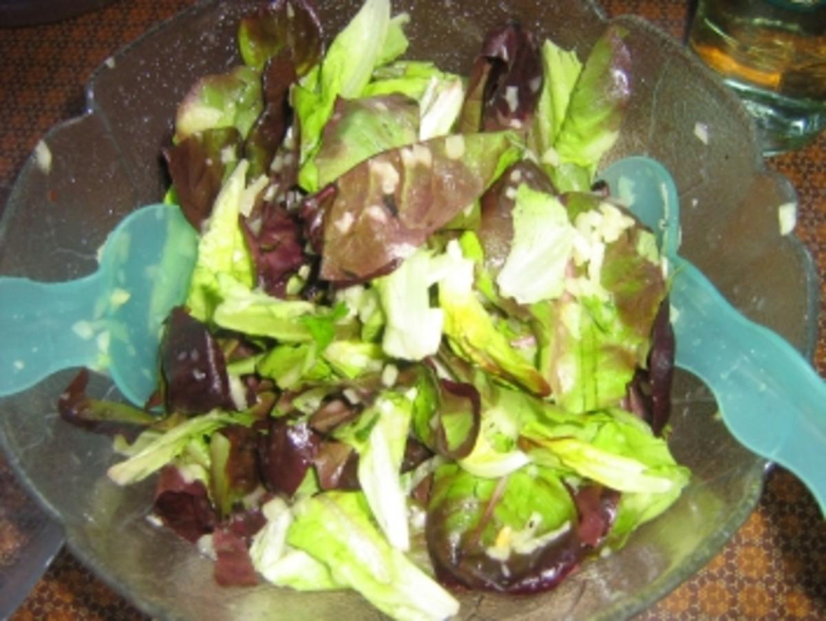Blattsalat mit frittiertem Salbei und Tomätchen - Rezept - Bild Nr. 4