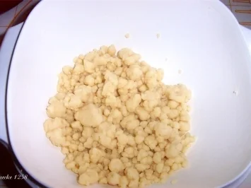 Versunkener Kirschkuchen mit Streuseldecke - Rezept - Bild Nr. 3