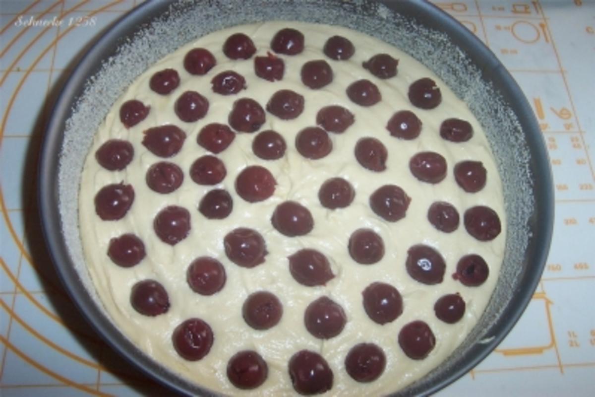 Versunkener Kirschkuchen mit Streuseldecke - Rezept - Bild Nr. 6