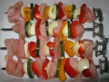 Truthahn - Gemüsespieß auf Reissockel an einer pikanten Sauce - Rezept - Bild Nr. 2