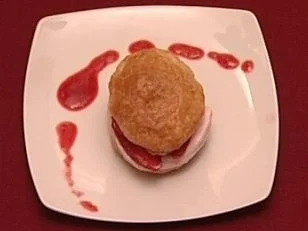 Erdbeeren im Blätterteig (Alexander Klaws) - Rezept