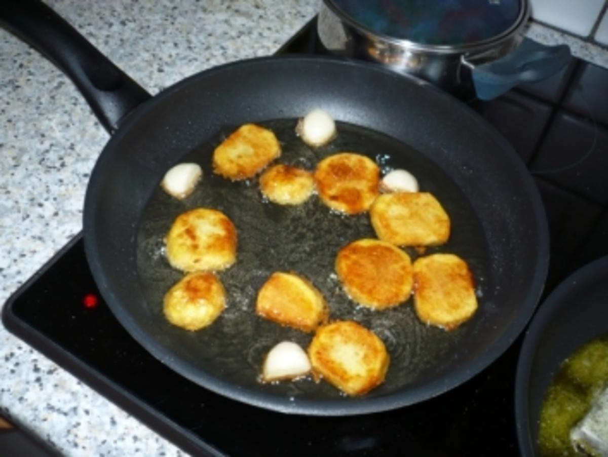 Dorsch mit Kürbiskernkruste, Knoblauchkartoffeln und Senfsoße - Rezept - Bild Nr. 3