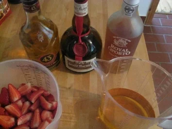 Rezept: Leckere Altbierbowle mit frischen Erdbeeren Bild Nr. 2 Leckere Altbierbowle mit frischen Erdbeeren - Rezept - Bild Nr. 2