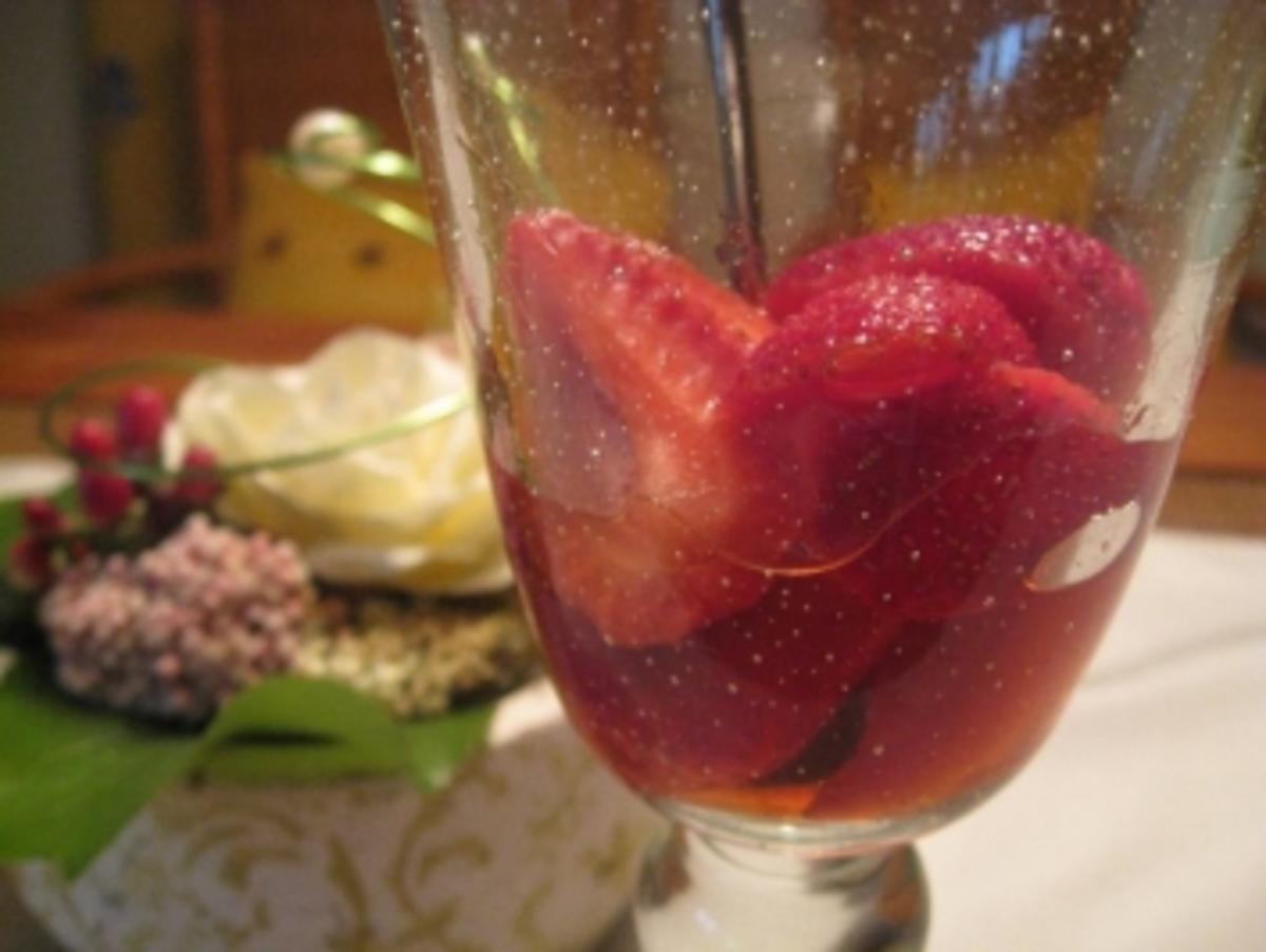 Leckere Altbierbowle mit frischen Erdbeeren - Rezept - Bild Nr. 4