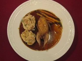 Gefüllte Wachtel mit Serviettenknödel - Rezept