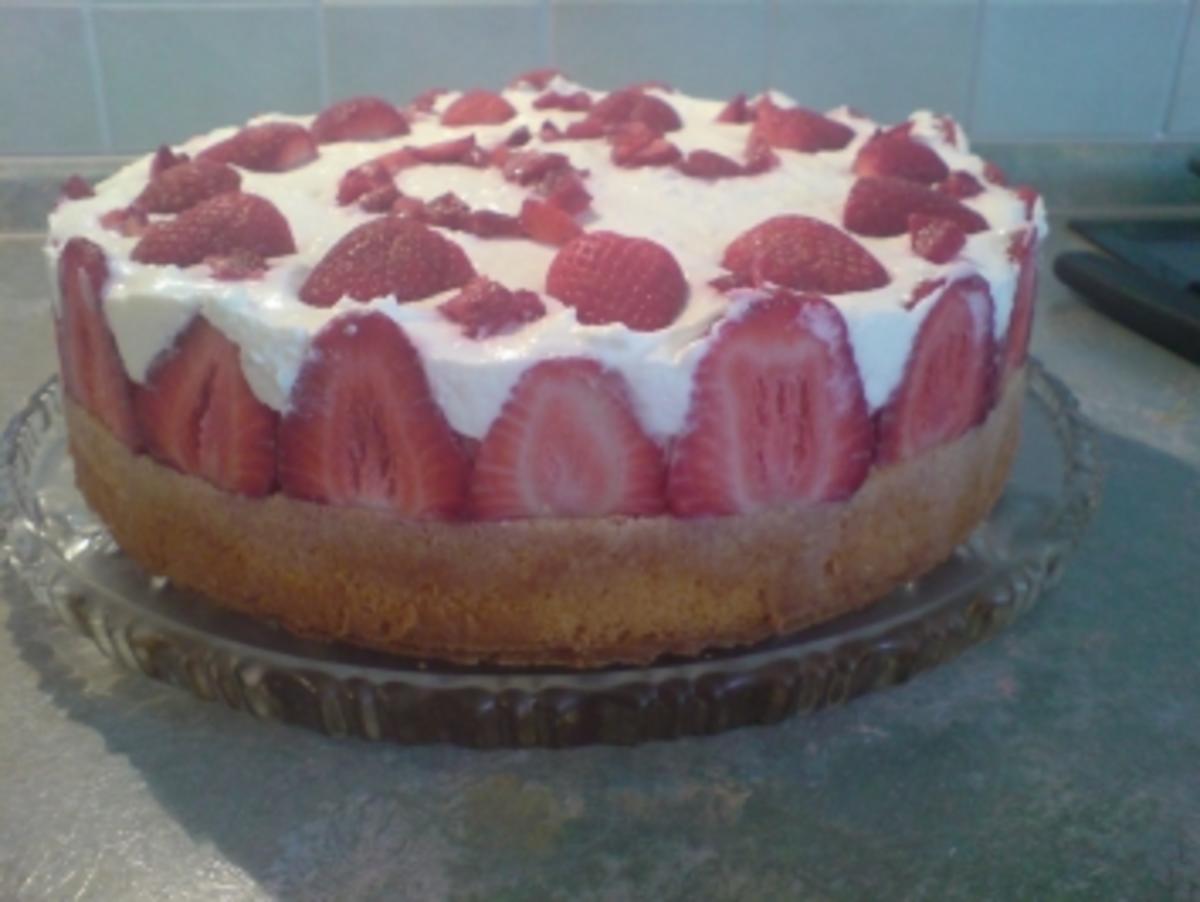 Erdbeer-Torte mit Vanille-Creme - Rezept
