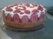 Erdbeer-Torte mit Vanille-Creme - Rezept