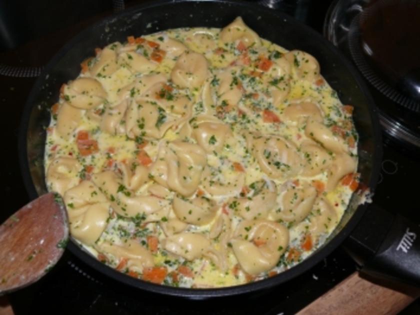 Käsetortellini mit Kräutersahne - schnell &amp; einfach - 116 kcal/100g