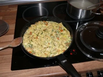 Käsetortellini mit Kräutersahne - Rezept - Bild Nr. 2