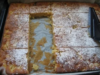 Rezept: Apfelkuchen mit Schmand vom Blech Bild Nr. 7 Apfelkuchen mit Schmand vom Blech - Rezept - Bild Nr. 7