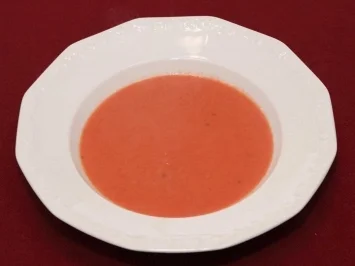 Rezept: Tomatensuppe mit Thymian und Sahne (Franz-Josef Antwerpes) Tomatensuppe mit Thymian und Sahne (Franz-Josef Antwerpes) - Rezept