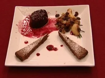 Quartett aus Schokotarte, Apfel im Sud und Waldbeerensorbet (Antje Lewald) - Rezept