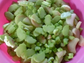 Rhabarberkuchen vom Blech - Rezept - Bild Nr. 5