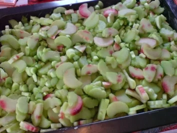 Rhabarberkuchen vom Blech - Rezept - Bild Nr. 10