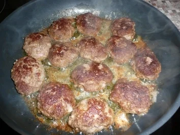 Rezept: Frikadellen a la Mama Frikadellen a la Mama - Rezept