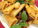 Rigatoni mit weißen Bohnen, Merguez, Kirschtomaten und Basilikum - Rezept