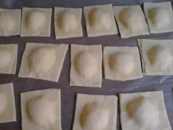 Rezept: selbstgemachte Ravioli in Tomatensauce Bild Nr. 4 selbstgemachte Ravioli in Tomatensauce - Rezept - Bild Nr. 4