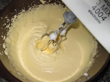 Rezept: Erdbeer-Sahnerolle Bild Nr. 2 Erdbeer-Sahnerolle - Rezept - Bild Nr. 2