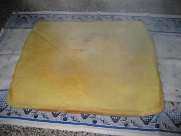 Rezept: Erdbeer-Sahnerolle Bild Nr. 6 Erdbeer-Sahnerolle - Rezept - Bild Nr. 6