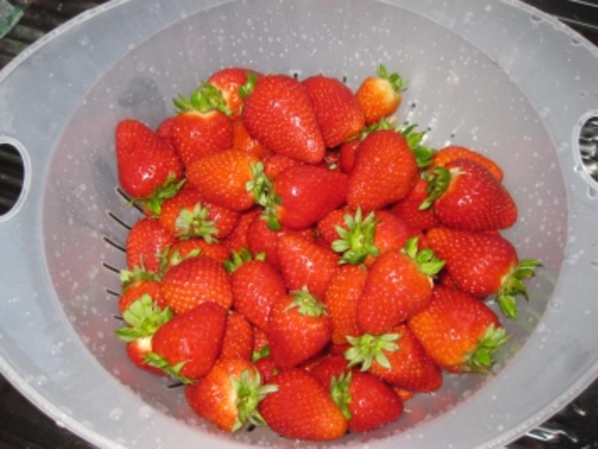 Erdbeer-Sahnerolle - Rezept - Bild Nr. 8