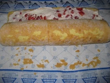 Rezept: Erdbeer-Sahnerolle Bild Nr. 10 Erdbeer-Sahnerolle - Rezept - Bild Nr. 10