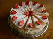 Käsesahne-Fächertorte mit Erdbeeren - Rezept